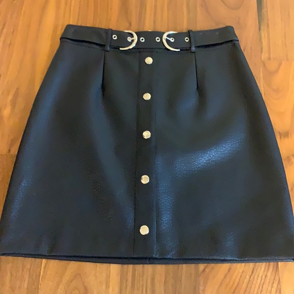 Pleather mini skirt with buckle - Picture 1 of 2